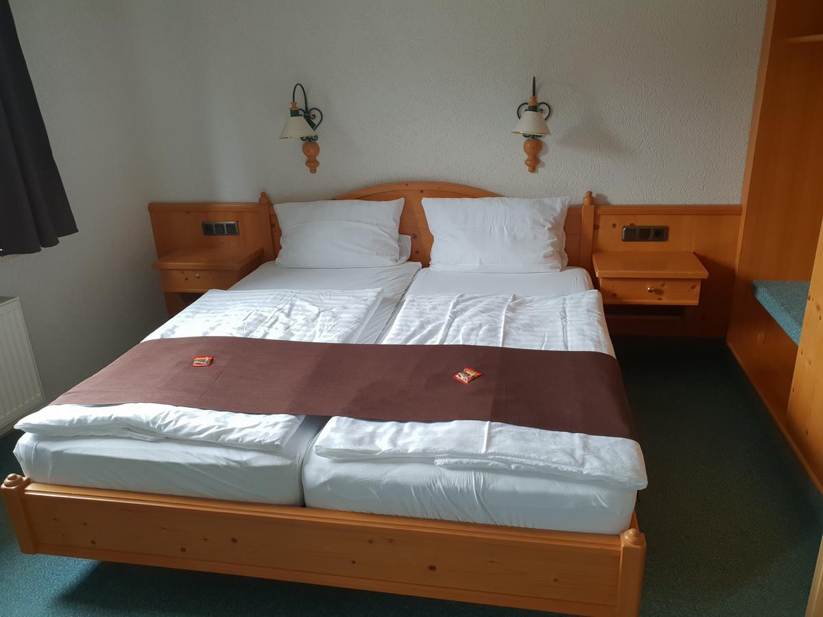 Hotel Gruener Baum Bretzenheim Екстер'єр фото